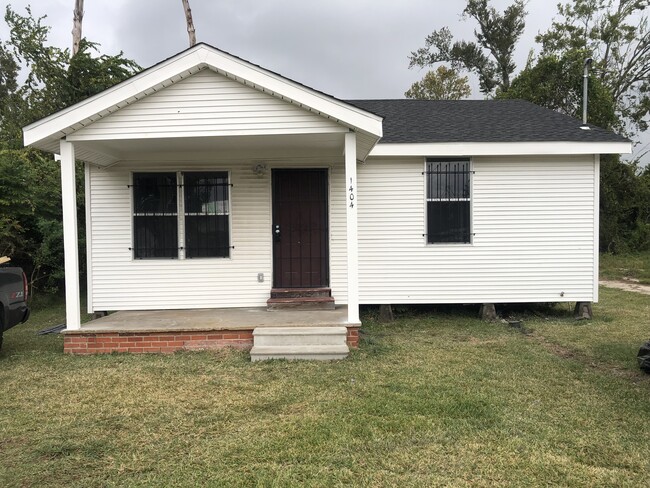 Front View - 1404 Sally Mae St House