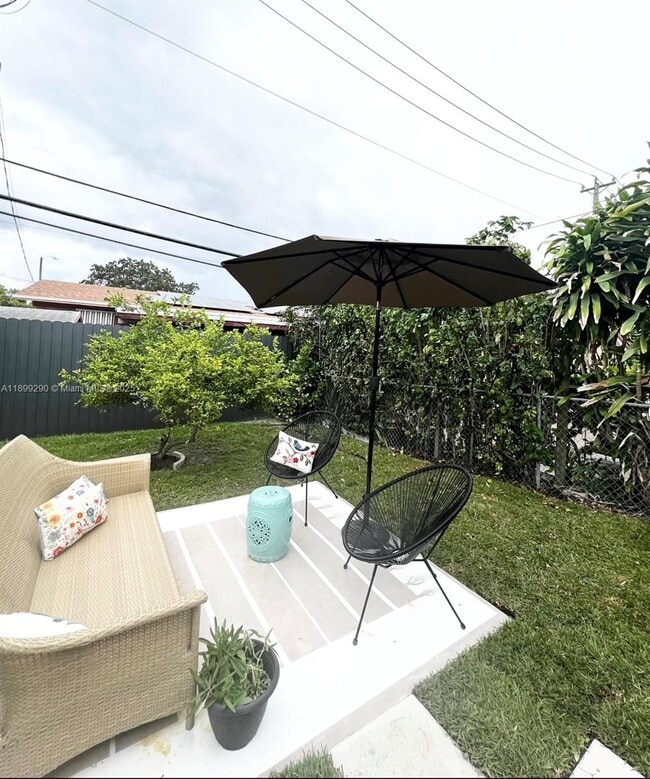 Building Photo - 11241 SW 7th Terrace Unit B