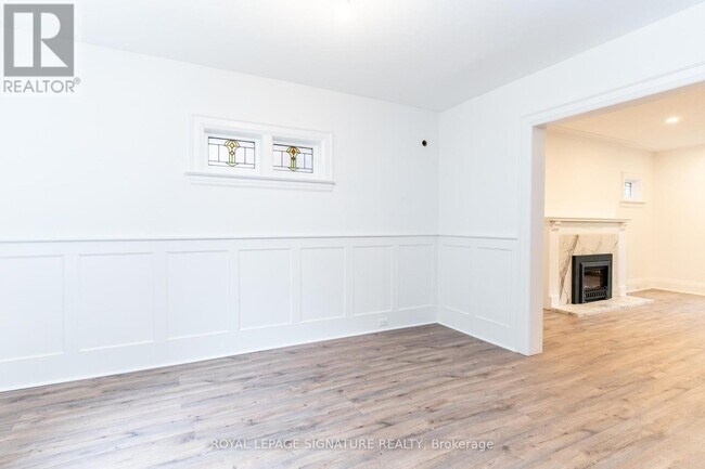 Photo - 184 Lawrence Ave E