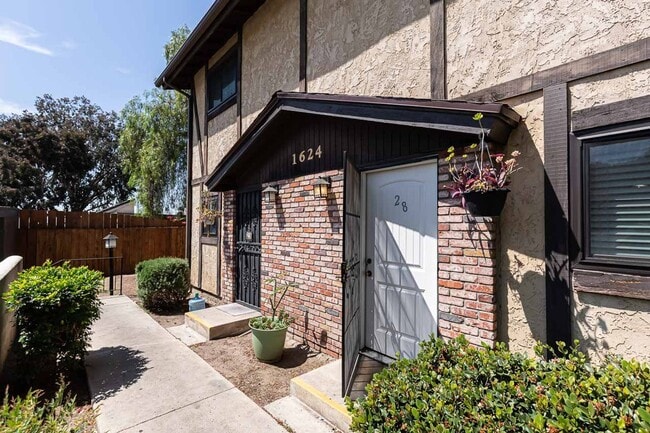 SPRING VALLEY HIDDEN GEM, LIGHT & BRIGHT T... - SPRING VALLEY HIDDEN GEM, LIGHT & BRIGHT T... Townhome