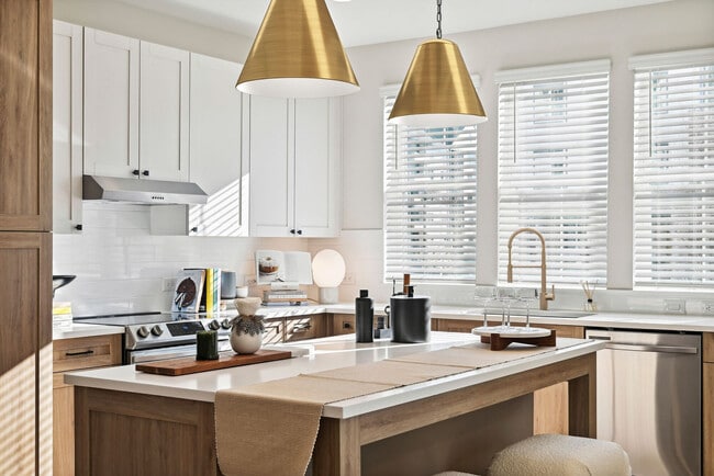 NOVEL Davidson by Crescent Communities - NOVEL Davidson by Crescent Communities Apartments