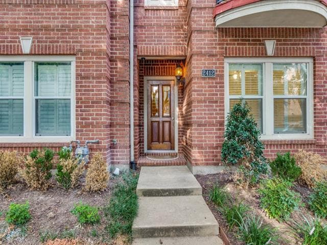 Photo - 2412 Worthington St