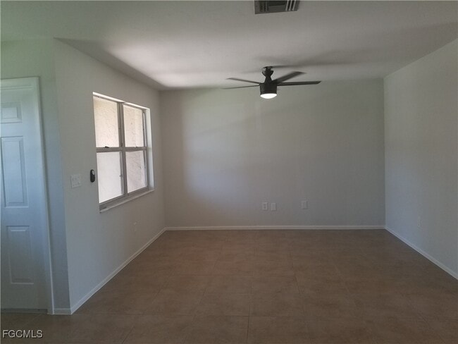 Building Photo - 1102 SE 8th Terrace