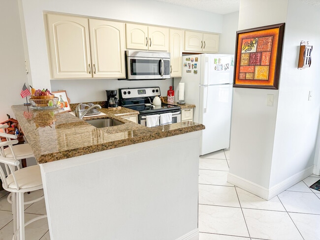 Photo - 2222 N Cypress Bend Dr Unit 403