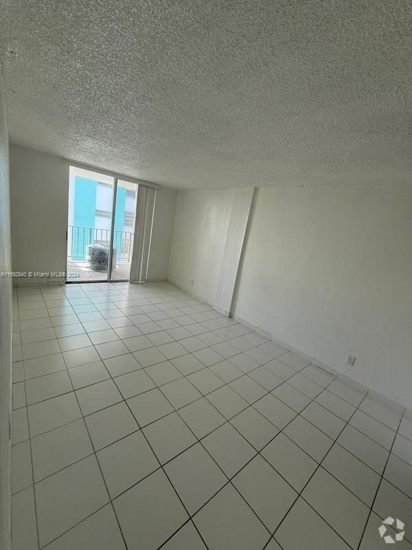 Building Photo - 2903 N Miami Beach Blvd Unit 907 Rental