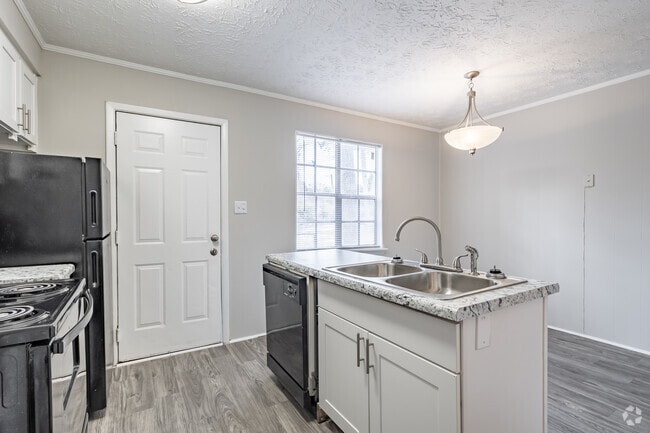 2BR, 1.5BA - 1015SF