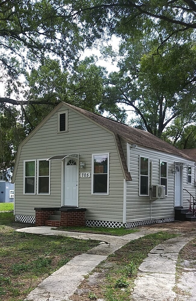 Building Photo - 705 E Hanlon St Rental