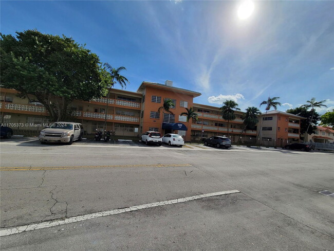 Photo - 11840 NE 19th Dr Condominio Unidad 25