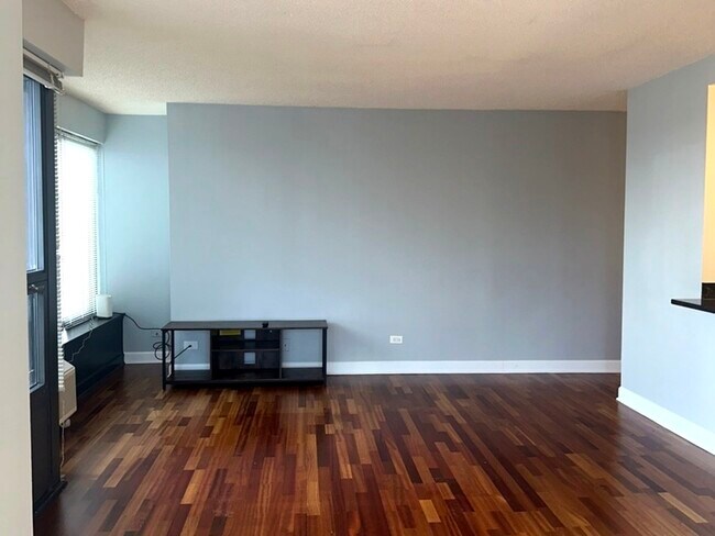 Photo - 30 E Huron St Unidad 4304