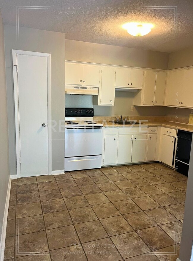 Building Photo - Charming 2/1 Apartment in Midtown! Unit 9