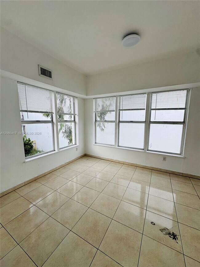 227 1st St Unidad 8