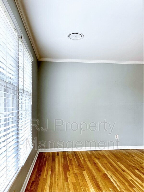 Photo - 4950 Essexshire Ave
