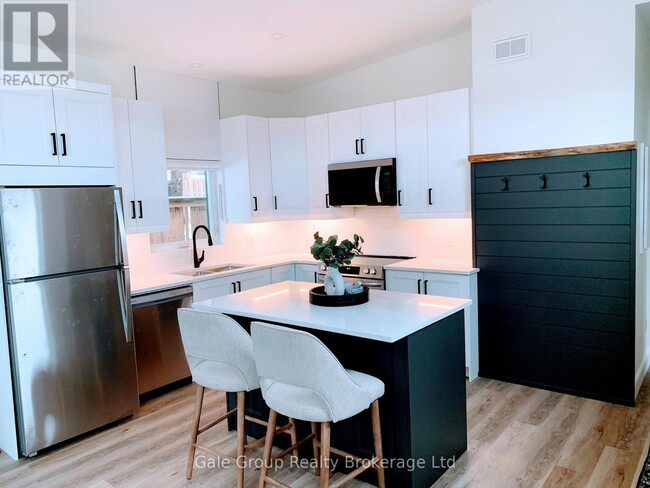 Photo - 77 N Park Crescent