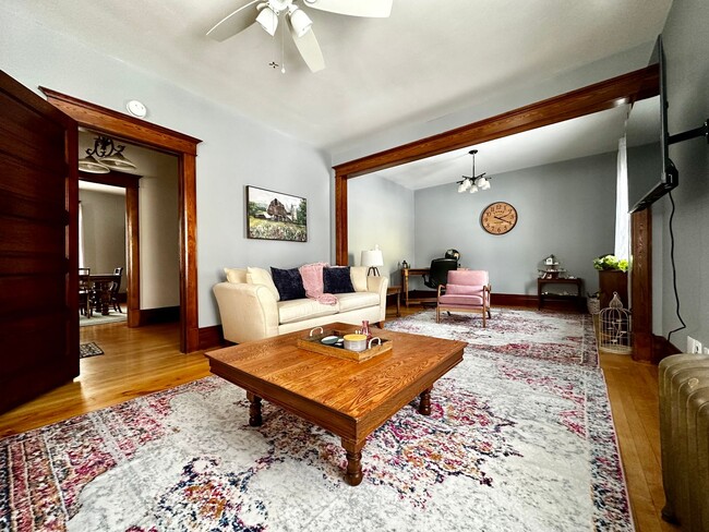 FURNISHED RENTAL: Vintage Chic Haven in St... - FURNISHED RENTAL: Vintage Chic Haven in St...