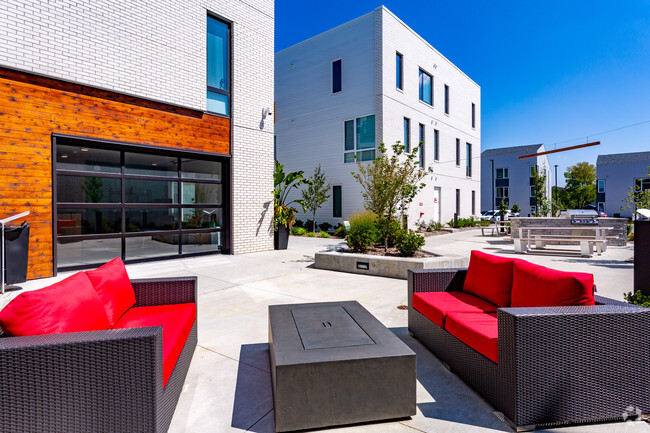 Outdoor Entertainment Space - Marcato Apartments