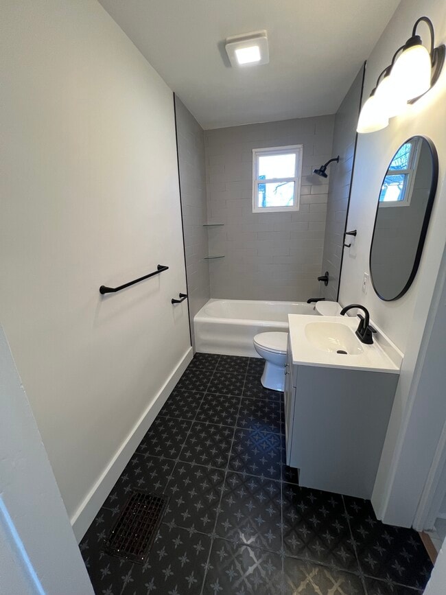 Photo - 449 E Brandeis Ave