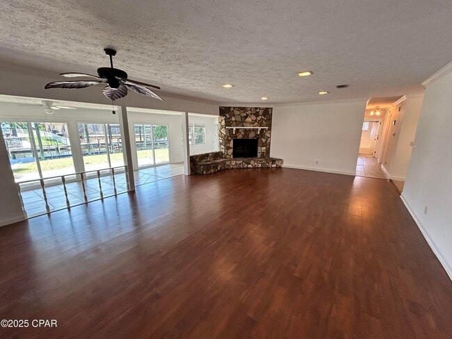 Photo - 205 Sunset Ln