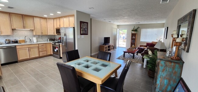 Photo - 7714 Pennsylvania Pl NE