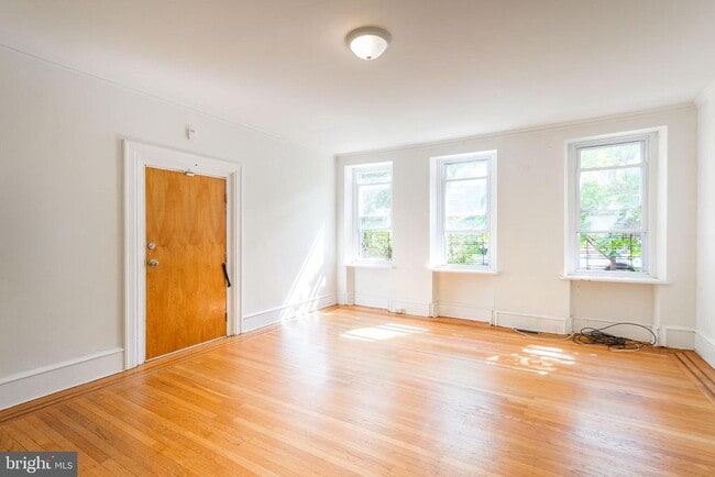 Building Photo - 4329 Osage Ave Unit 1W Rental