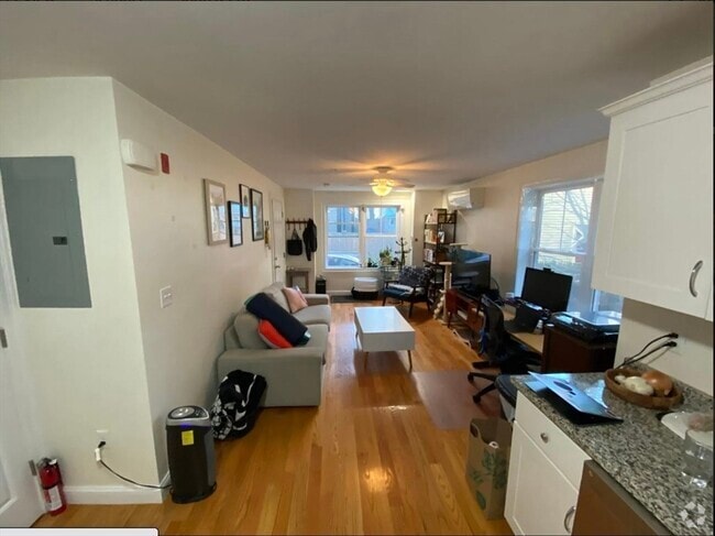 Building Photo - 25 Beacon St Unit #1 Rental