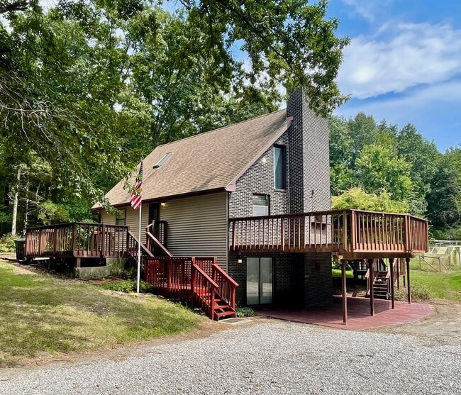 Unique 4 Bedroom Home on Dead-End Road w/ ... - Unique 4 Bedroom Home on Dead-End Road w/ ...