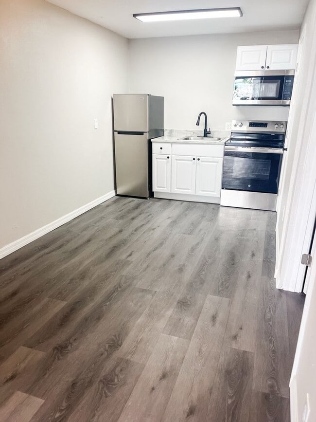 Photo - MOVE IN SPECIAL !! COZY 1/1  CONVENIENTLY LOCATED CLOSE TO DOWNTOWN ST. PETERSBURG