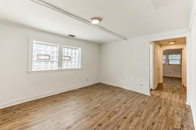 Photo - 3501 N Albany Ave Unidad GDN