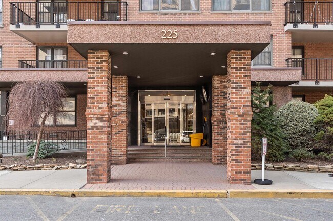 Photo - 225 St Pauls Ave Unit 2C