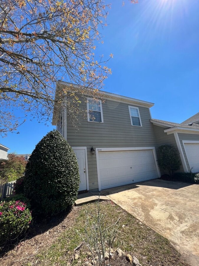 SOUTHWOOD: Detached Studio - Utilities Included - SOUTHWOOD: Detached Studio - Utilities Included