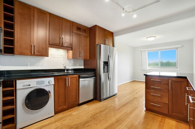 Photo - B I G Apartment with Balcony! High Up! Gym... Unit 803