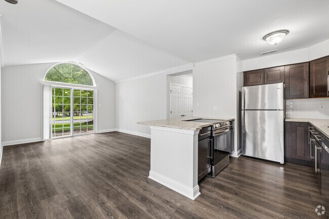 2BR, 2BA - 872SF - Kitchen/Living Room