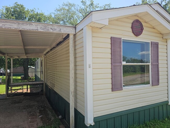 Building Photo - 3 bed 2 bath Mobile Home