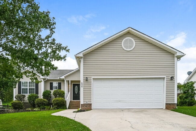Building Photo - 634 Loch Lomond Cir