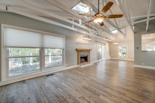 Photo - 1887 Carriage Hill Rd