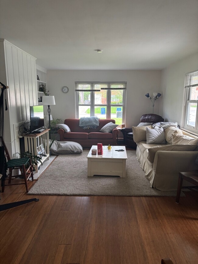 Photo - 2025 Bretton Pl