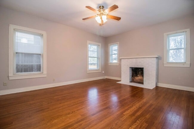 Photo - Arlington Heights 2 Bedroom Duplex