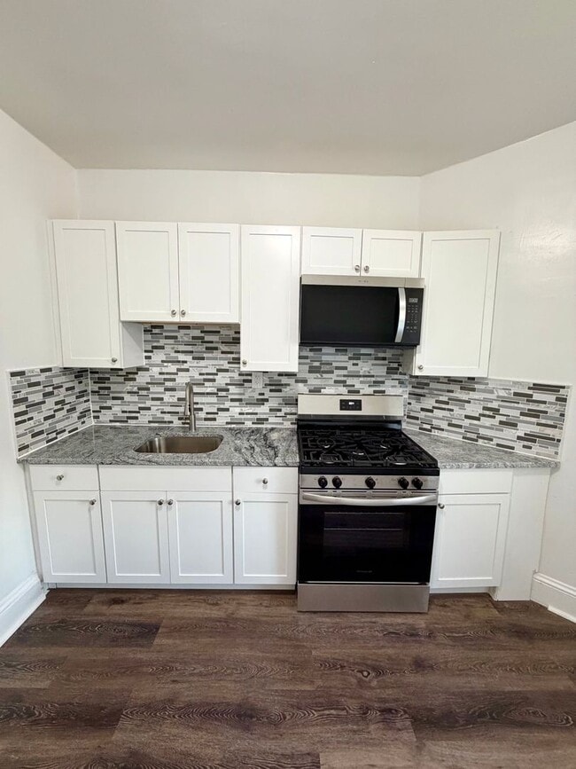 Building Photo - 11 Ampere Plaza