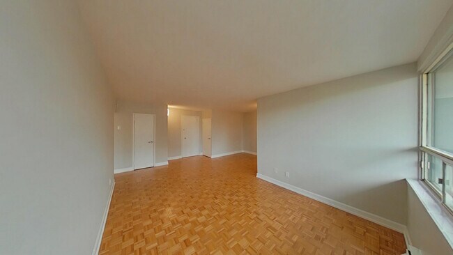 Photo - 36 Thorncliffe Park Drive