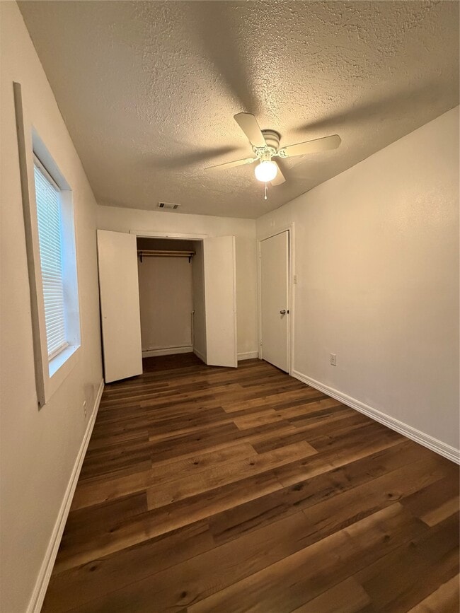 Building Photo - 8308 Lenore St