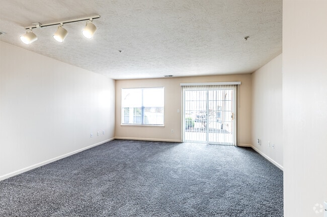 1BR, 1BA - 744SF - Clay Terrace