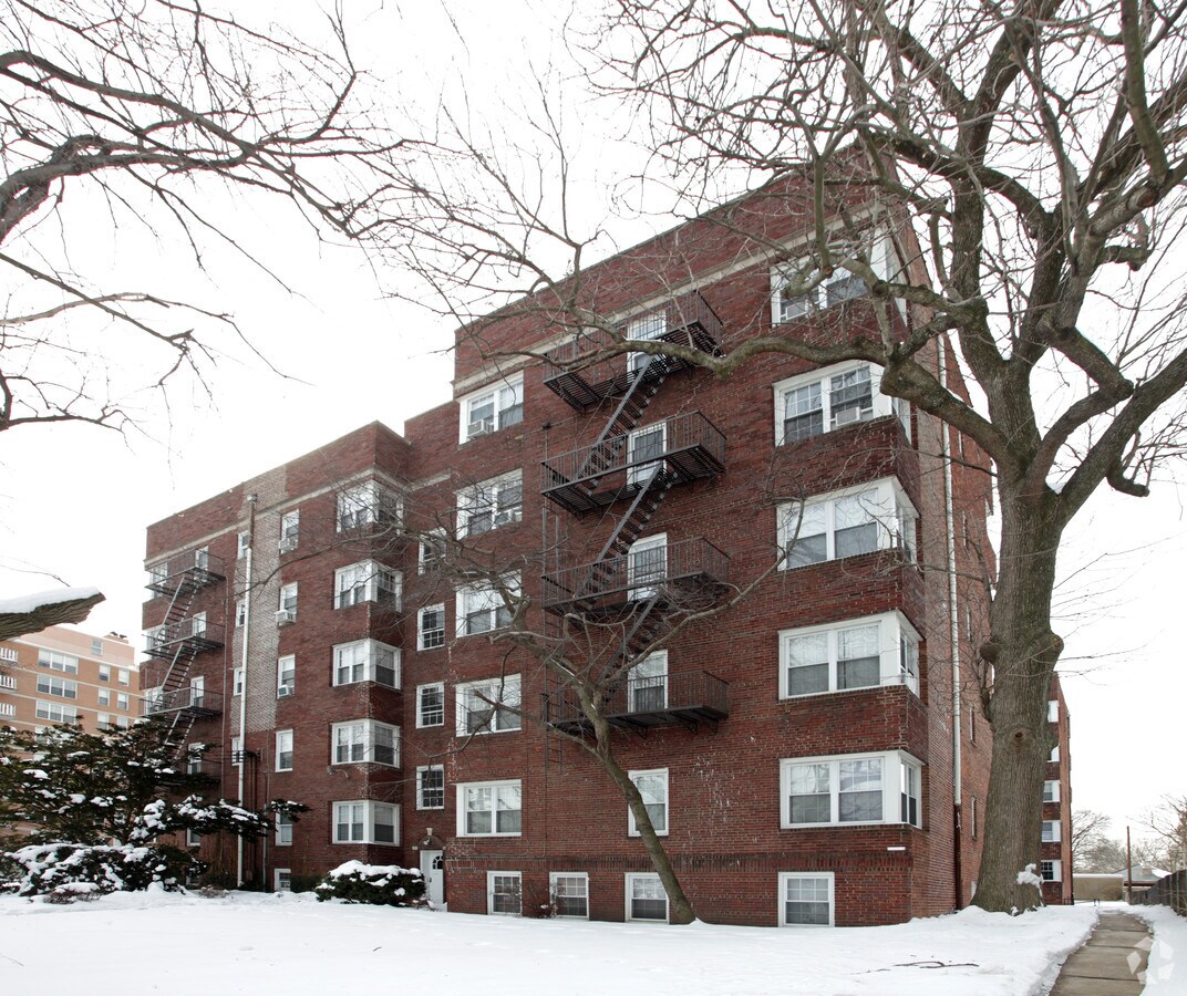 1 Dewitt Road - 1 Dewitt Rd