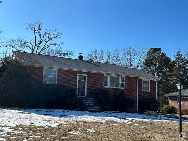 Building Photo - Bright and Charming Ranch in Stratford Hills Rental