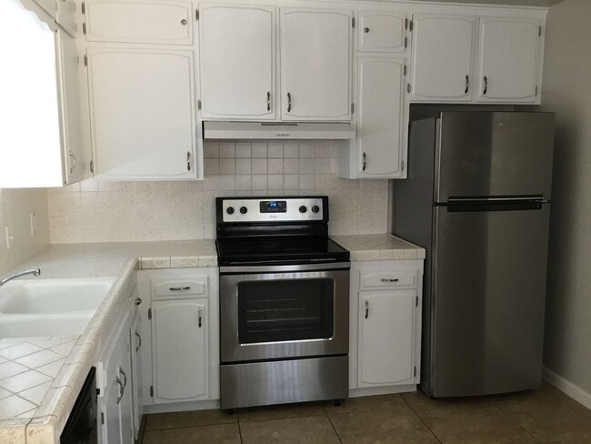Photo - 1041 Cherry Ln Unit B