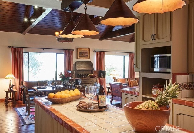 Photo - 1975 Valley Meadow Dr