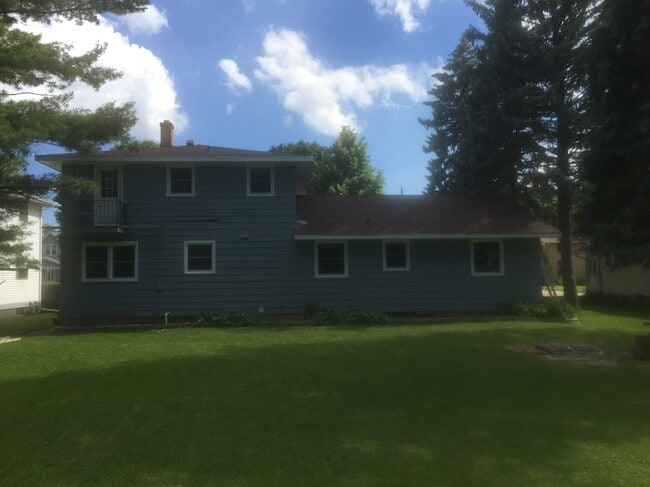 1024 W Lorain St Unit Upper
