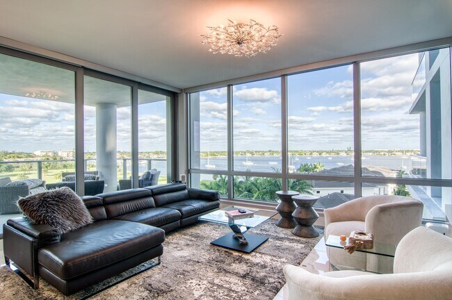 Photo - 1 Water Clb Wy Unidad 601