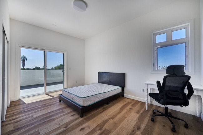 Photo - 2600 S Catalina St