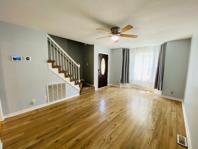 Photo - LARGE FENCED IN YARD!!!