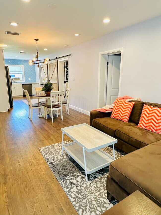 Photo - 3016 W Nassau St