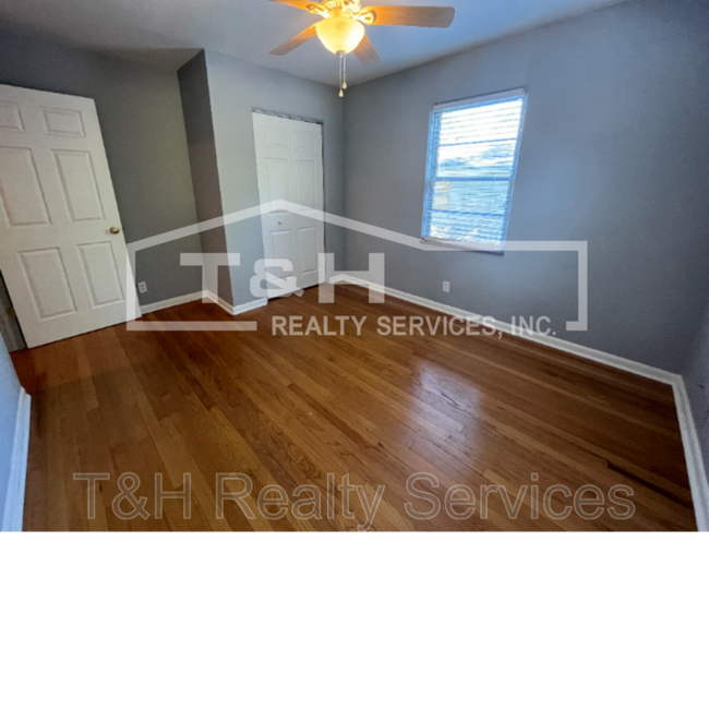 Photo - 9627 E 10th St